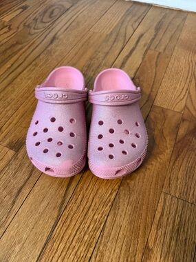 CROCS Kids Glitter Clog in Pink